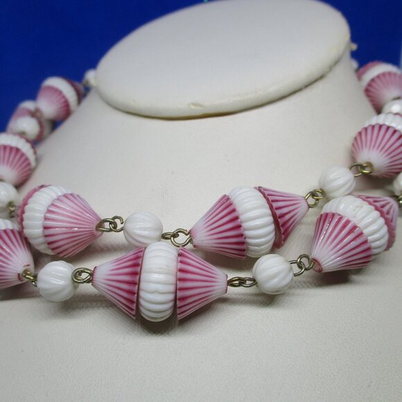 Made In Hong Kong beaded necklace single strand ribbed 3 Section Bead Lavender - Picture 5 of 10
